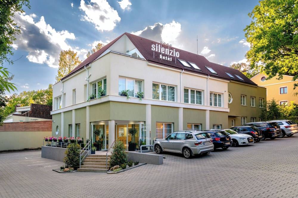 Hotel Silenzio 1