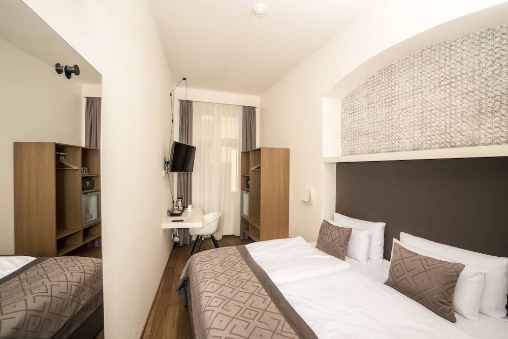 Hotel Golden Crown 2