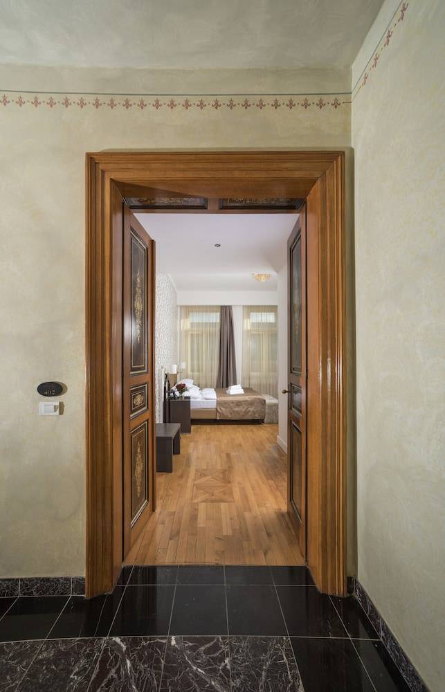 Deminka Palace 2