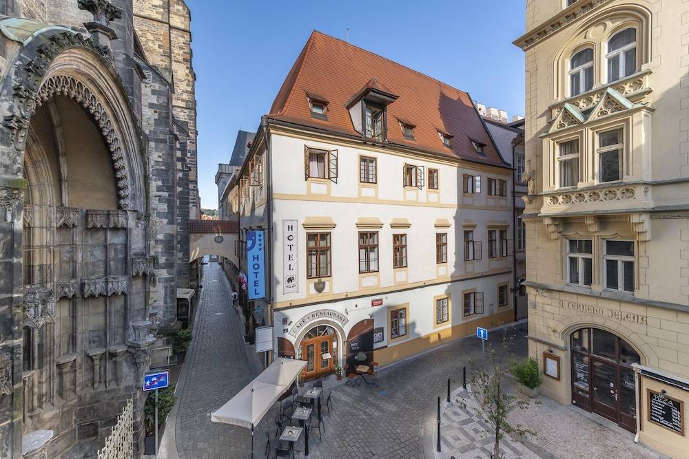 Hotel Cerny Slon 1
