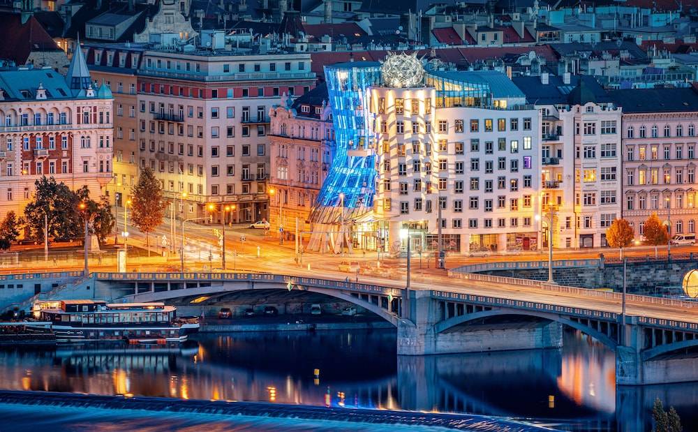 Dancing House hotel - Tančící dům 1