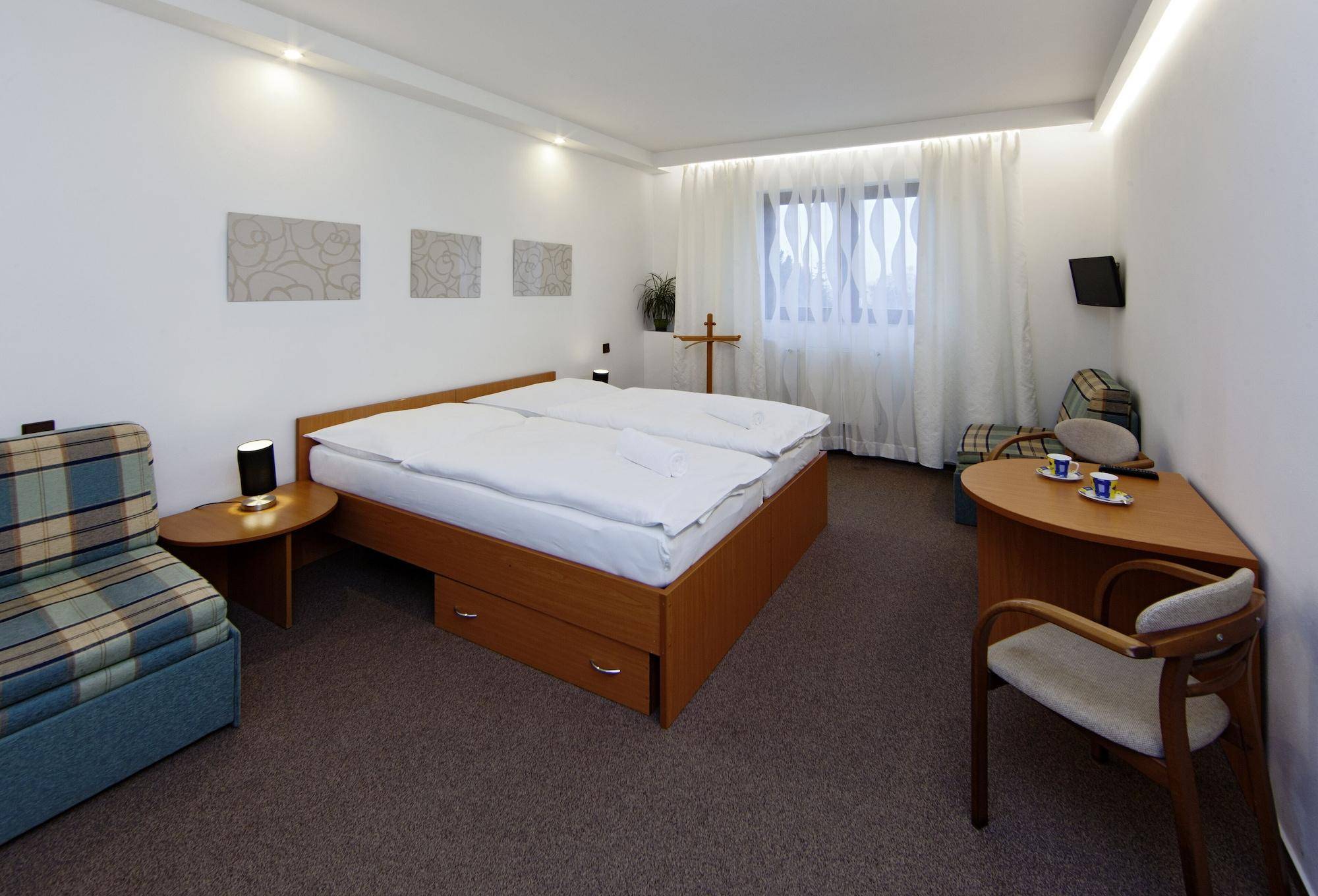 Hotel Wolf 1