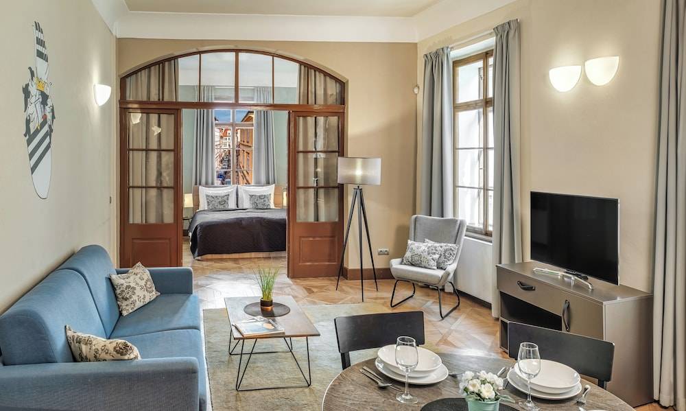 3 Epoques Apartments by Adrez 1