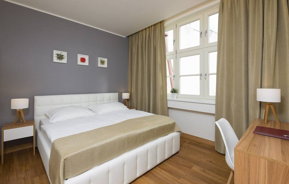 Hotel Garden Court 1