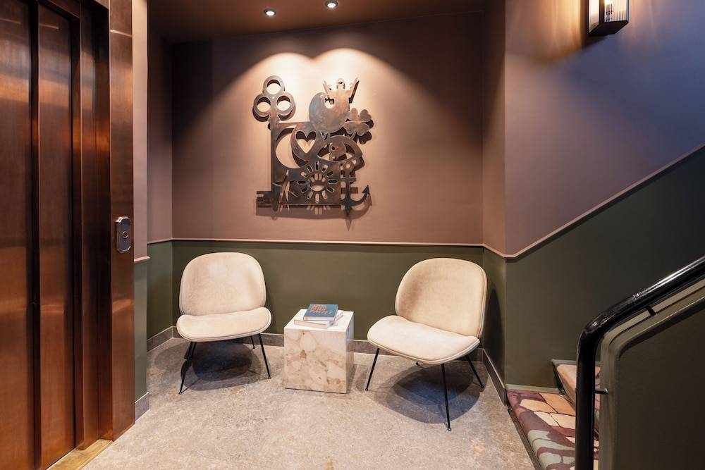 Hypernym Hotel & Suites 2