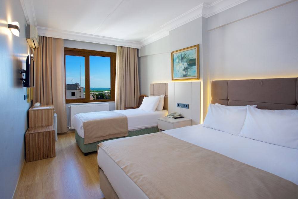 Grand Ant Hotel 1