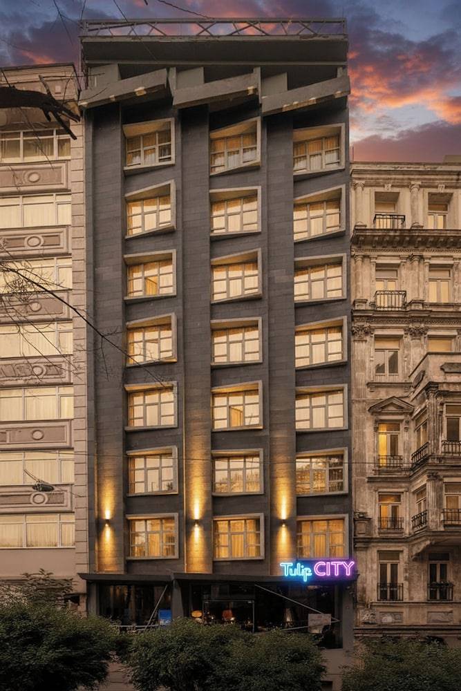 Tulip City Hotel & SPA 1