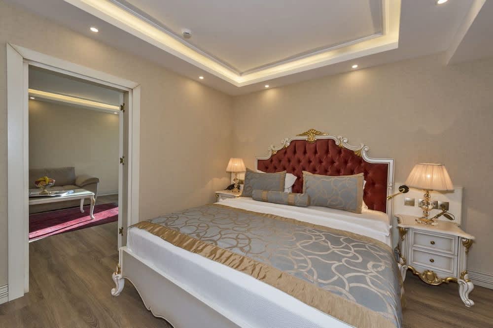 Glorious Hotel 1