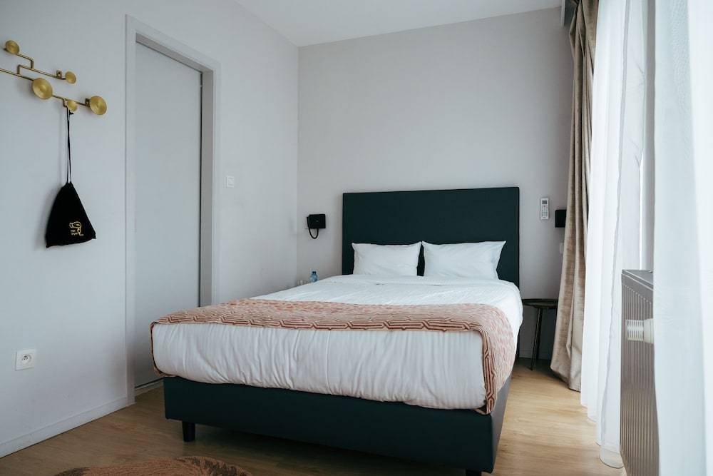 Hôtel La Pièce 2