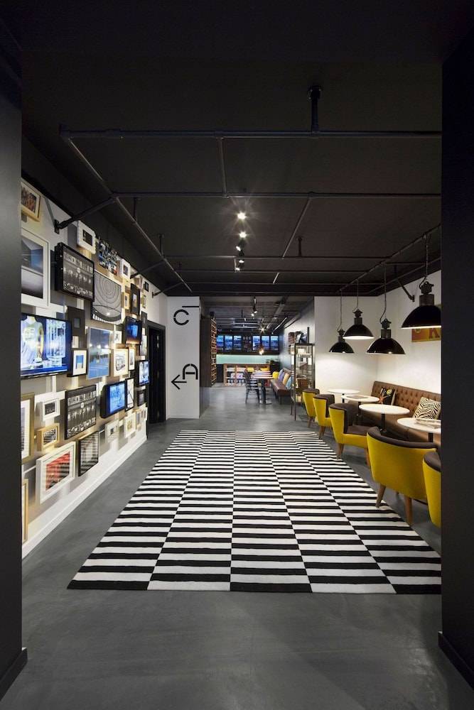 Zoom Hotel 2