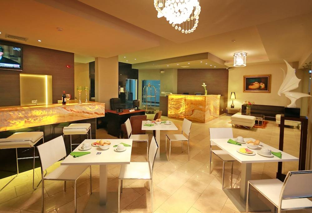Hotel Suites Ambassador 1