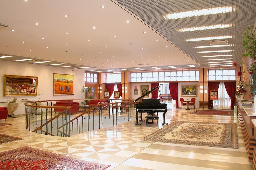 Grand Hotel la Chiusa di Chietri 2