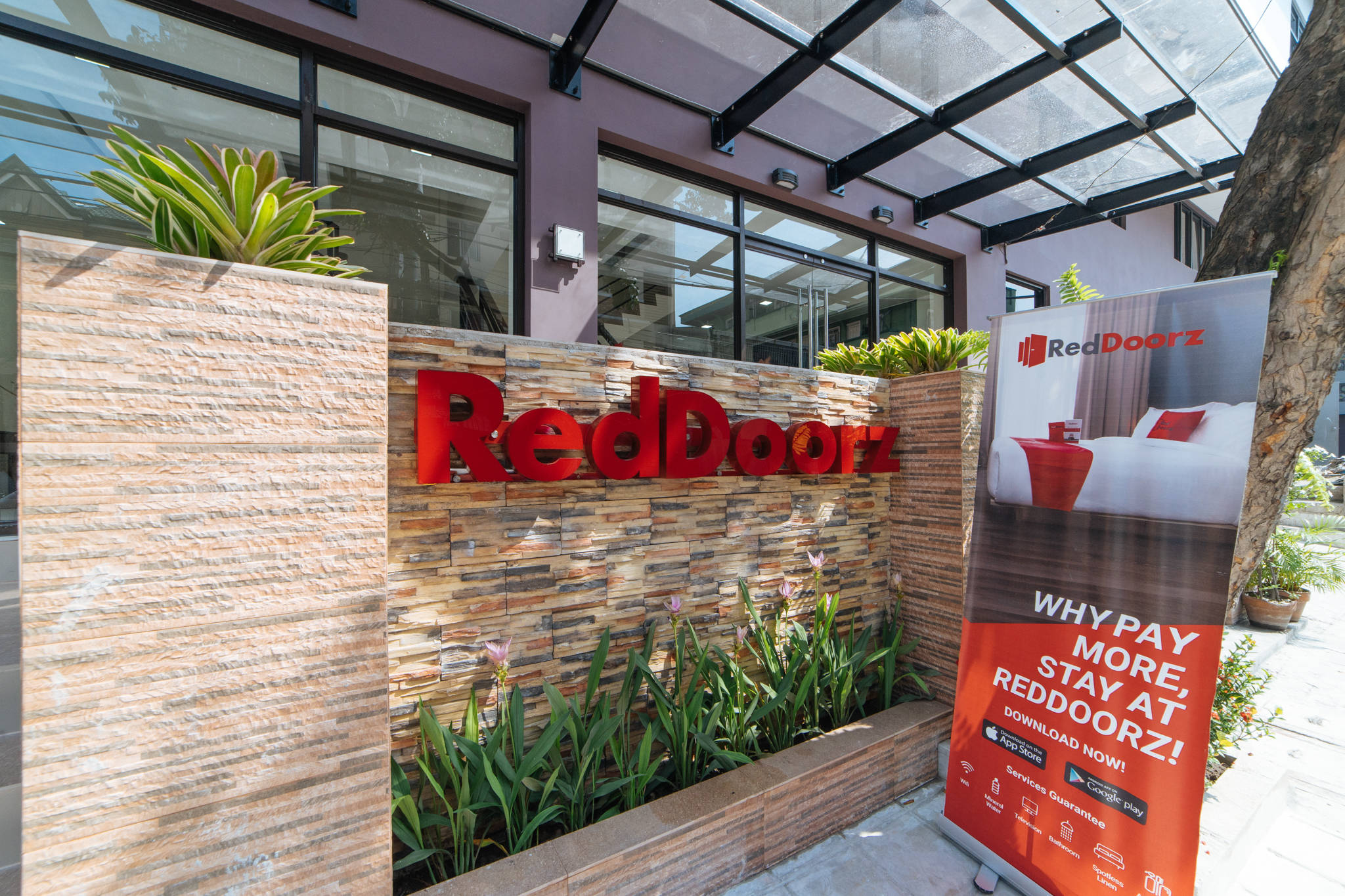 RedDoorz Plus at Evangelista Street Makati 2