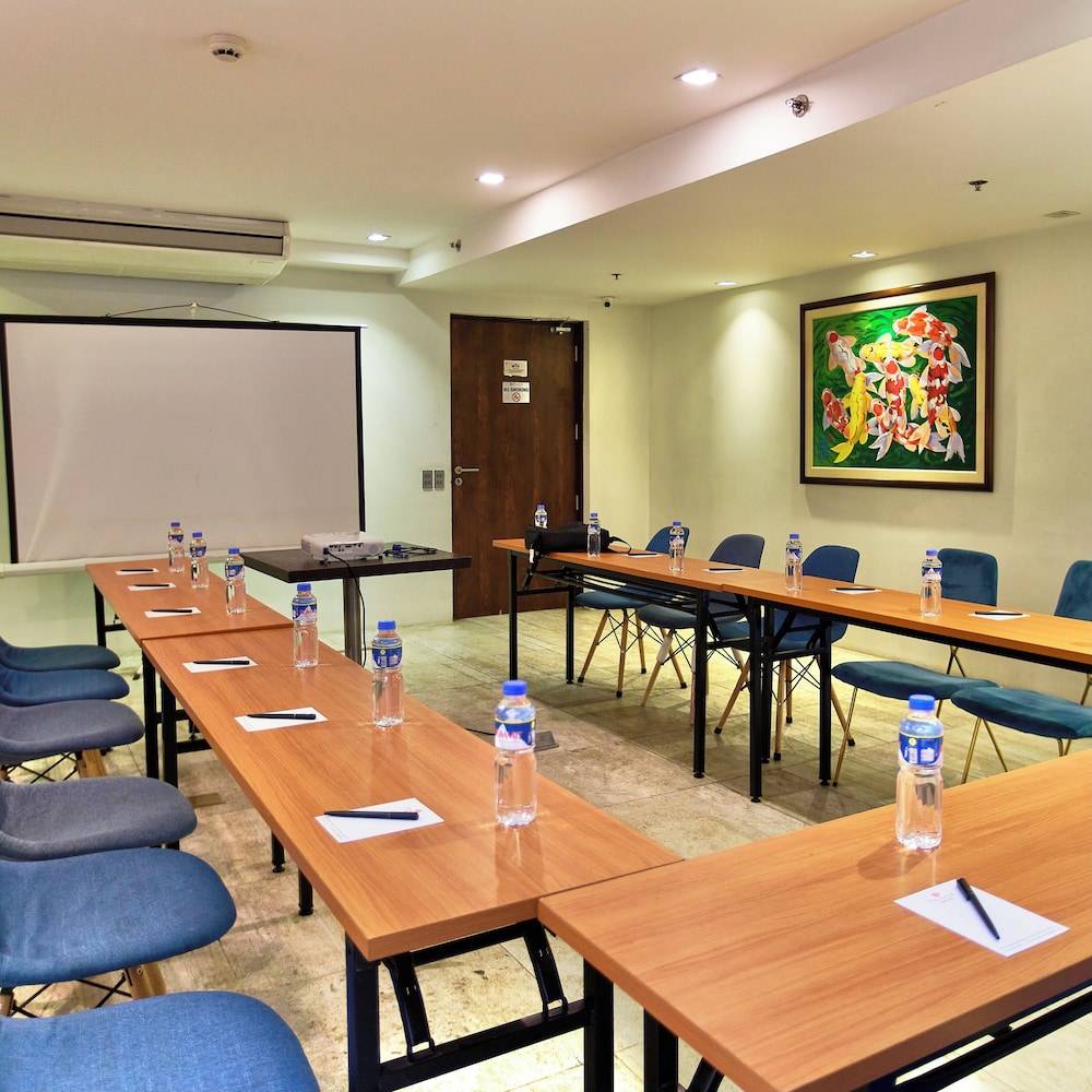 Ramada Encore by Wyndham Makati 1