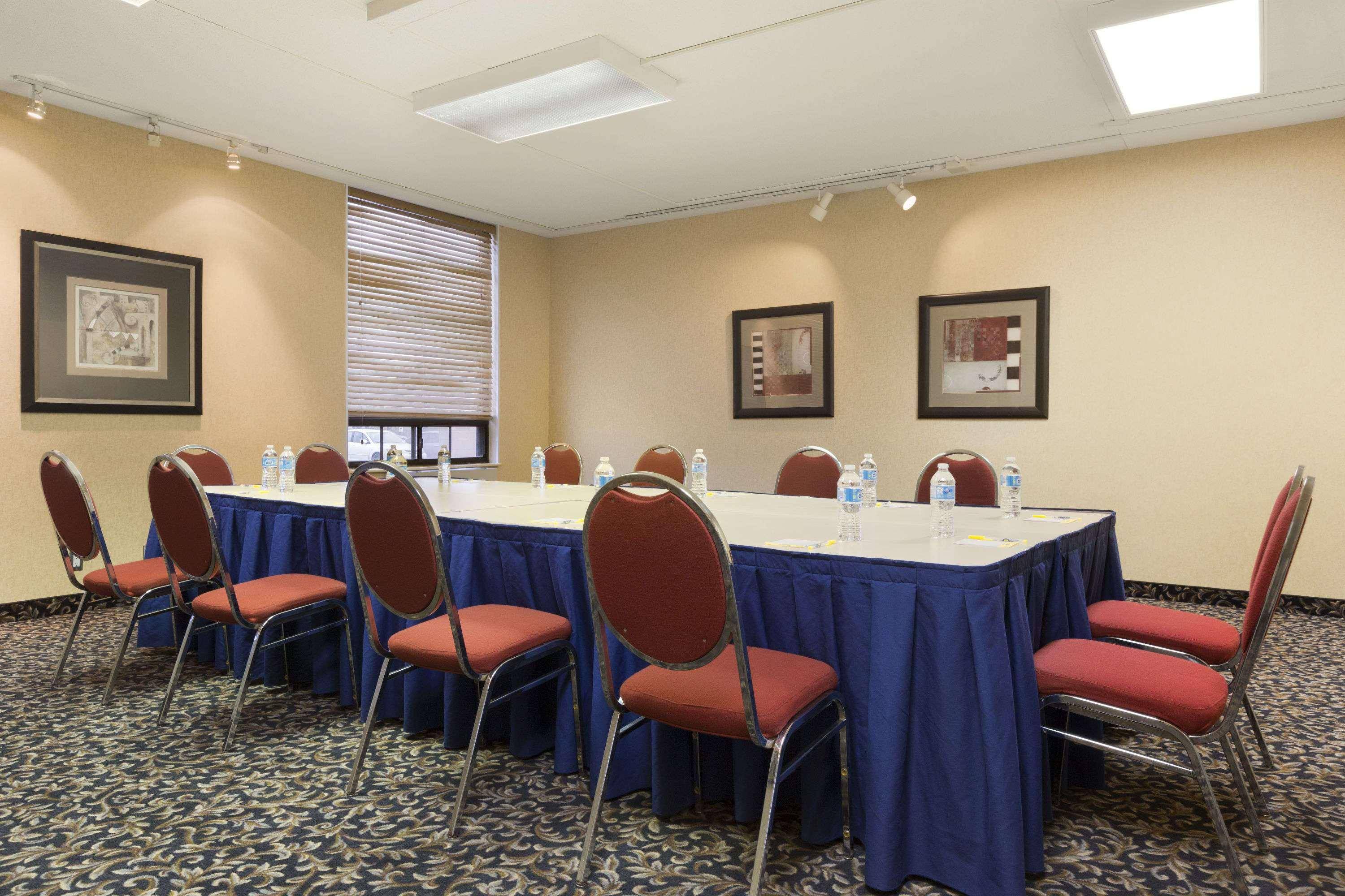 Days Inn by Wyndham Ottawa West 2