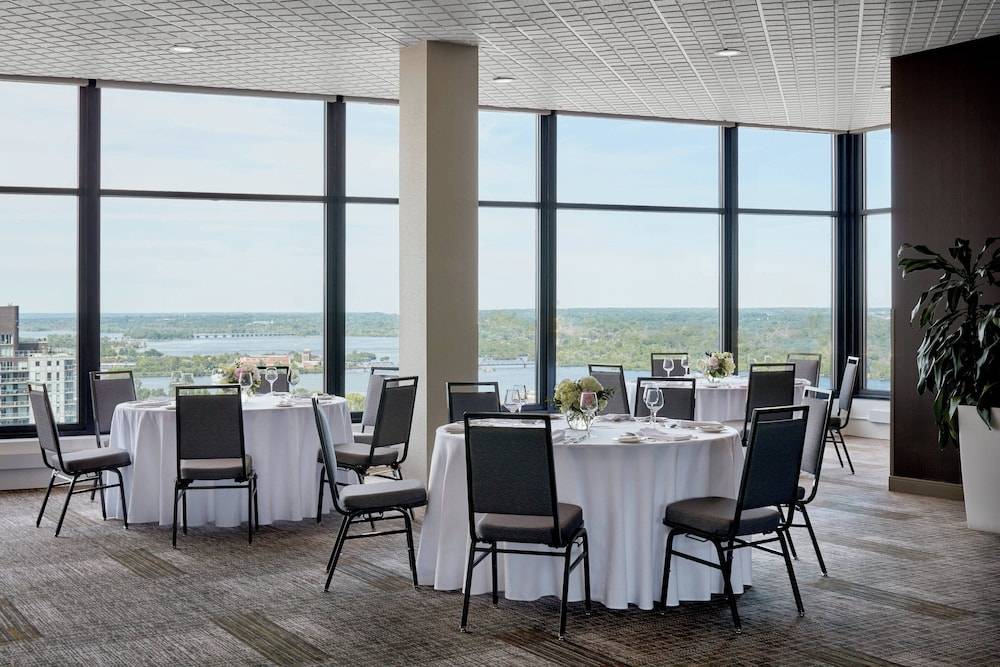 Delta Hotels by Marriott Ottawa City Centre 2