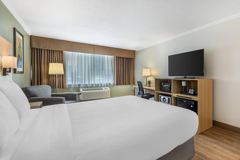 Best Western Plus Ottawa City Centre 1