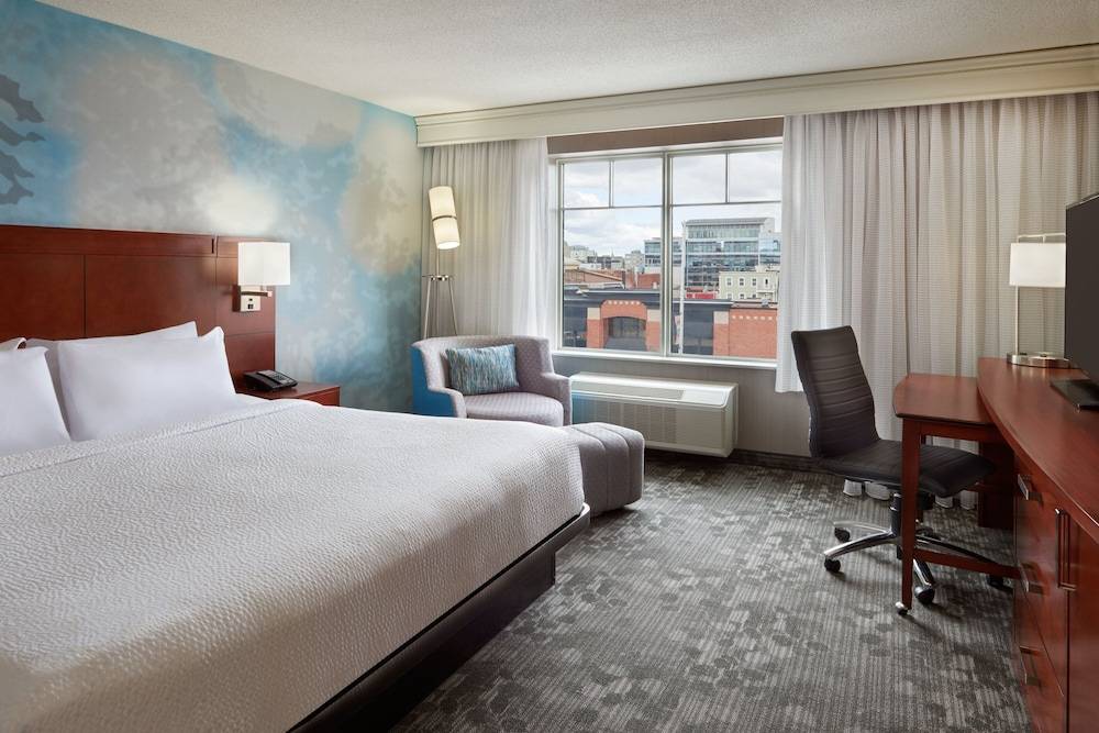 Courtyard by Marriott Ottawa Downtown 1