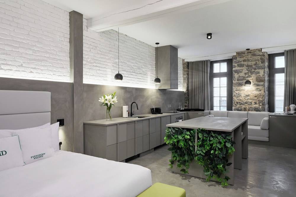 David Hotel 1