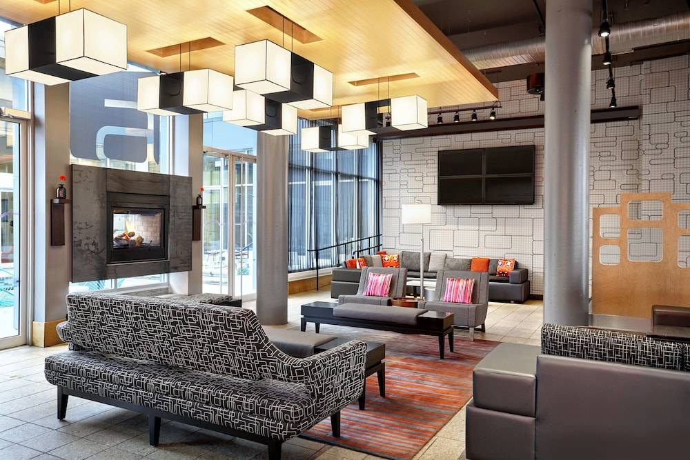 Aloft by Marriott Montreal Airport 2