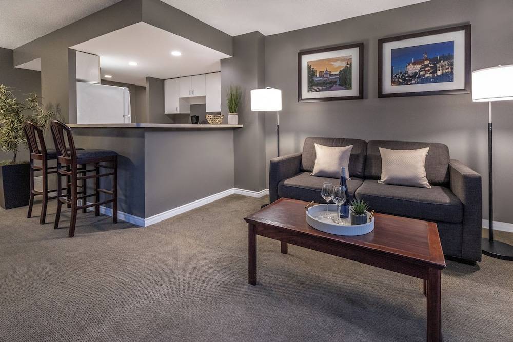 Hotel Faubourg Montreal Centre-Ville Downtown 1