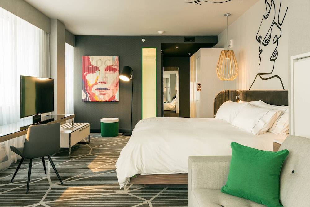 Renaissance Montreal Downtown Hotel 1