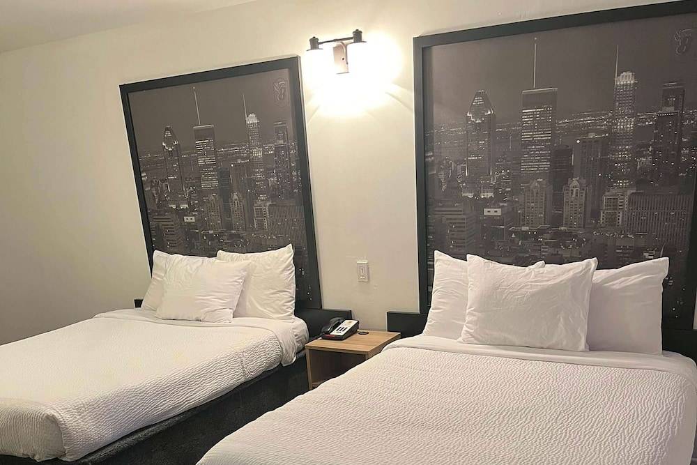 Super 8 by Wyndham Montreal 1
