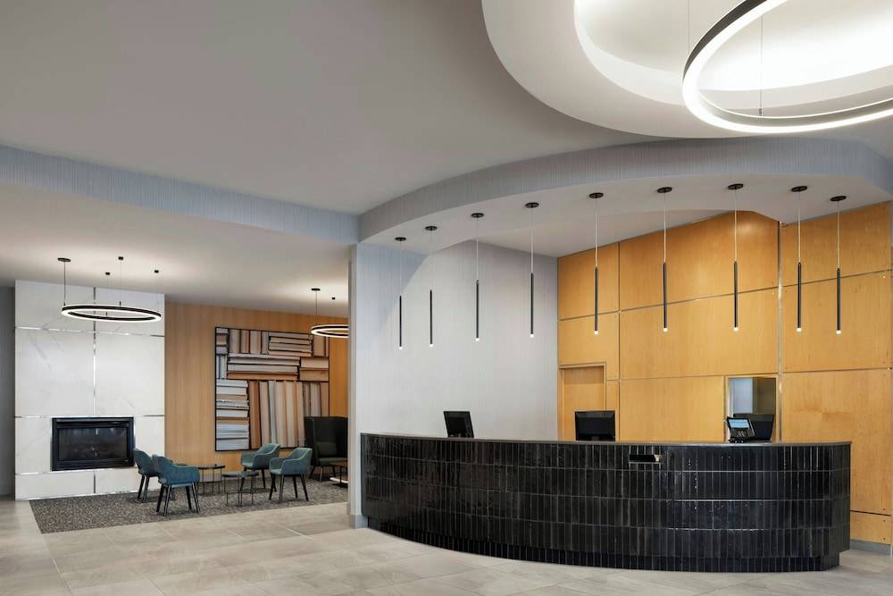 Courtyard by Marriott Montreal Airport 2