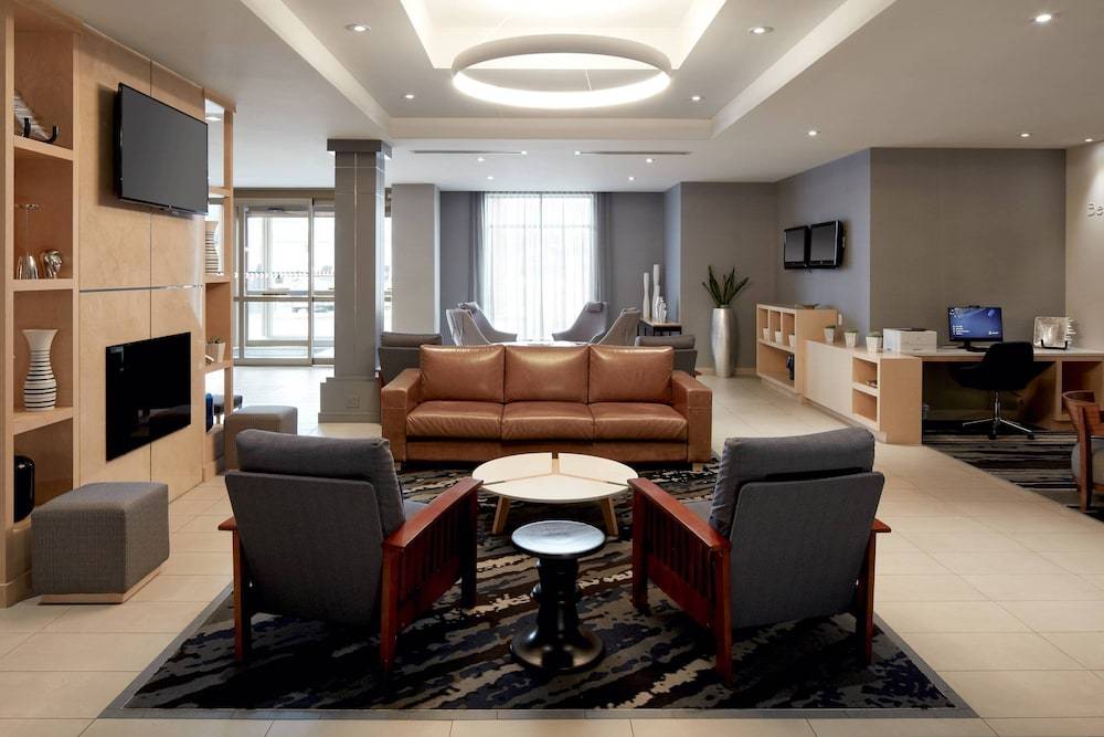 Fairfield Inn & Suites by Marriott Montreal Airport 2