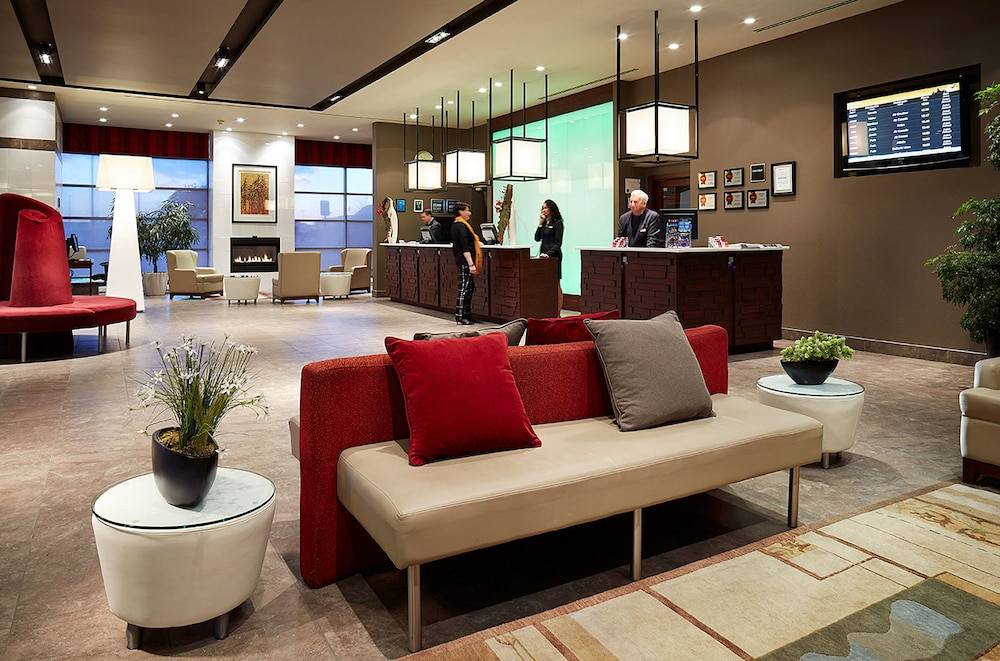 Hotel Ruby Foo's 2