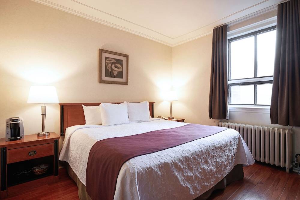 Hotel St-Denis 1