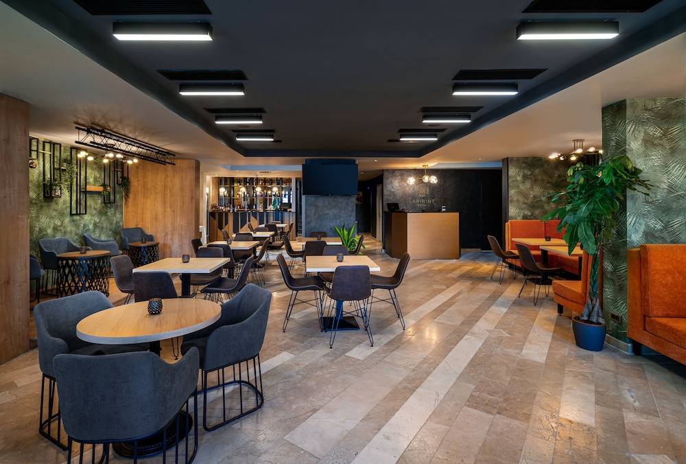 Labirint Boutique Hotel - Central Location 1