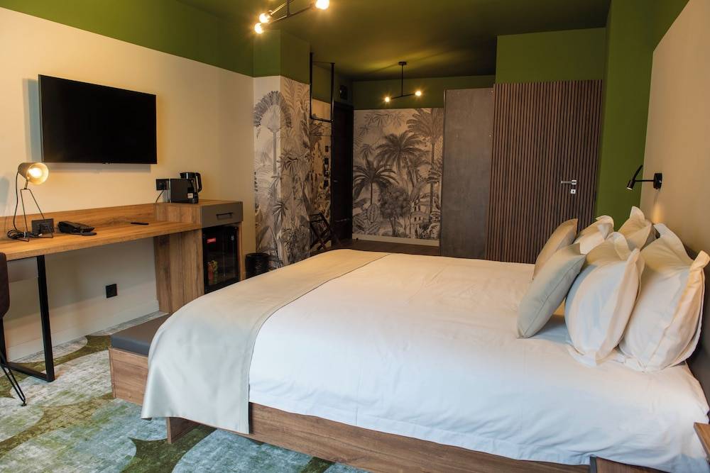 Bucharest Comfort Suites 1