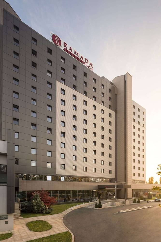 Ramada Plaza by Wyndham Bucharest Convention Center 1