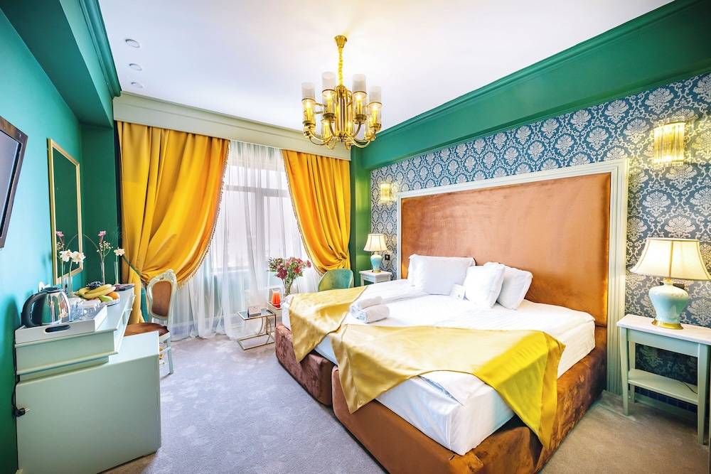 Phoenicia Grand Hotel 1