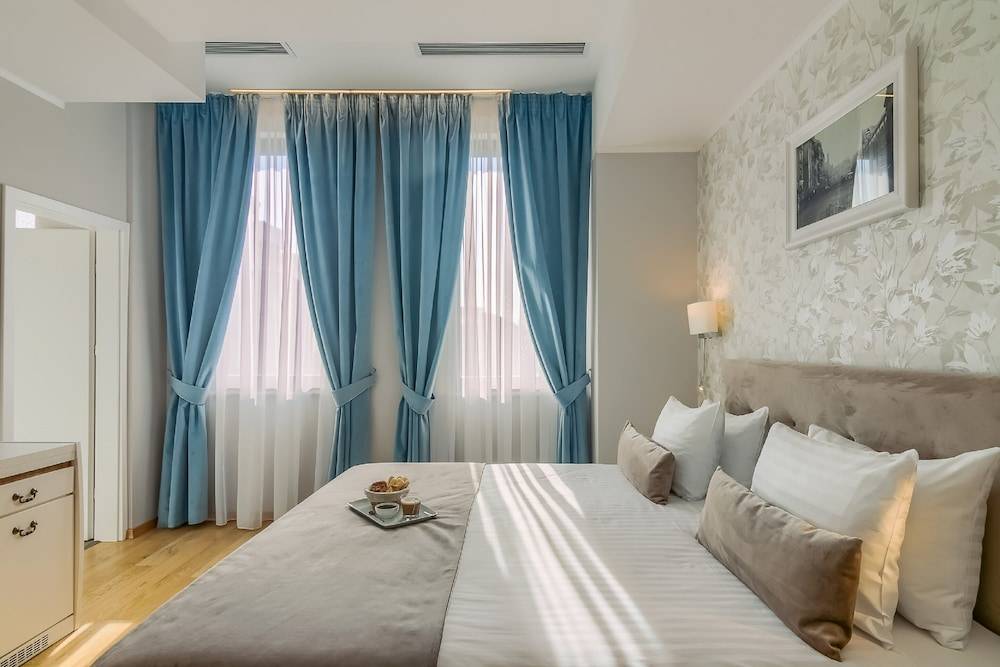 New Era Hotel Old Town - parking with fee nearby - NOT at the hotel ! 1