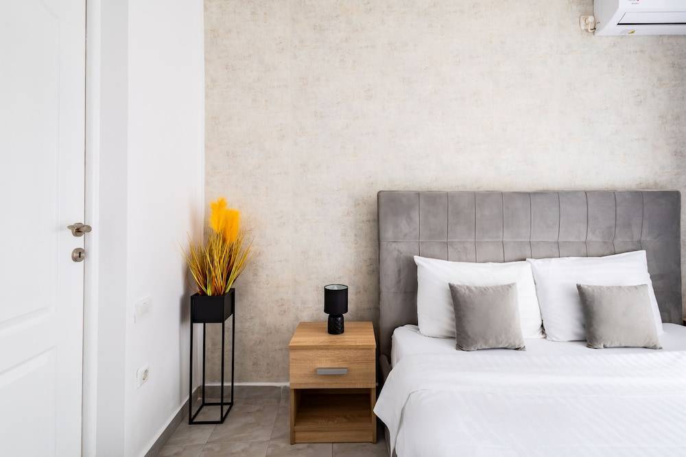 Downtown Victoria Studios By CityBookings 1