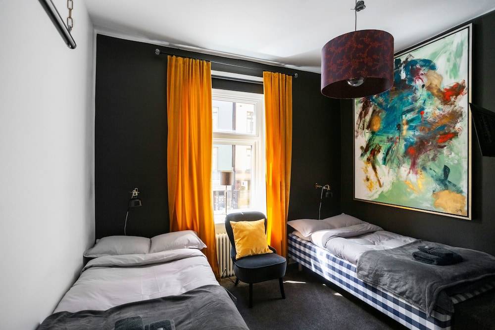 Eight Rooms 1