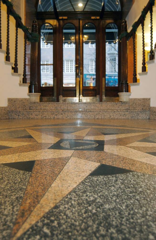 Crystal Plaza Hotel 2