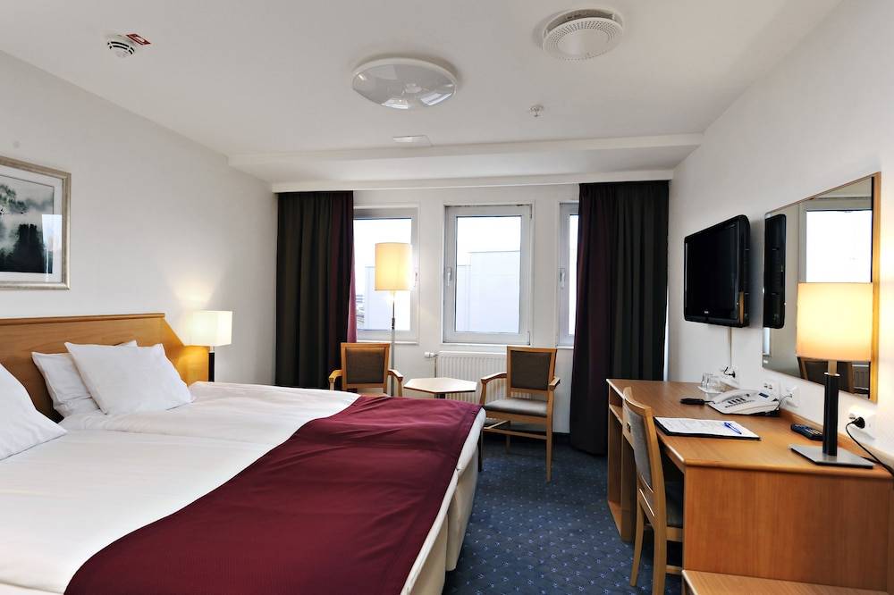 2Home Stockholm South 1