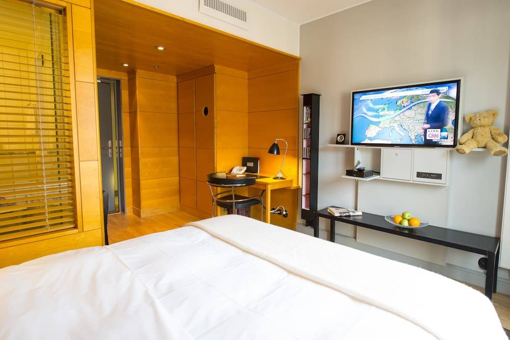Hotel Rival 2