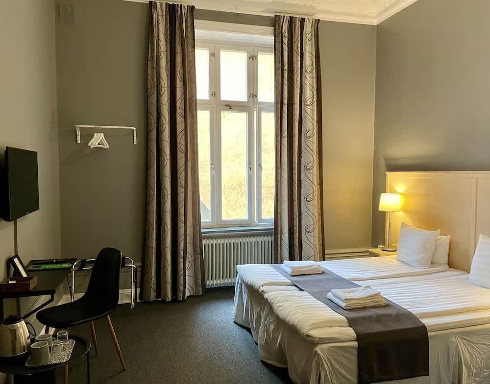Unique Hotel 1