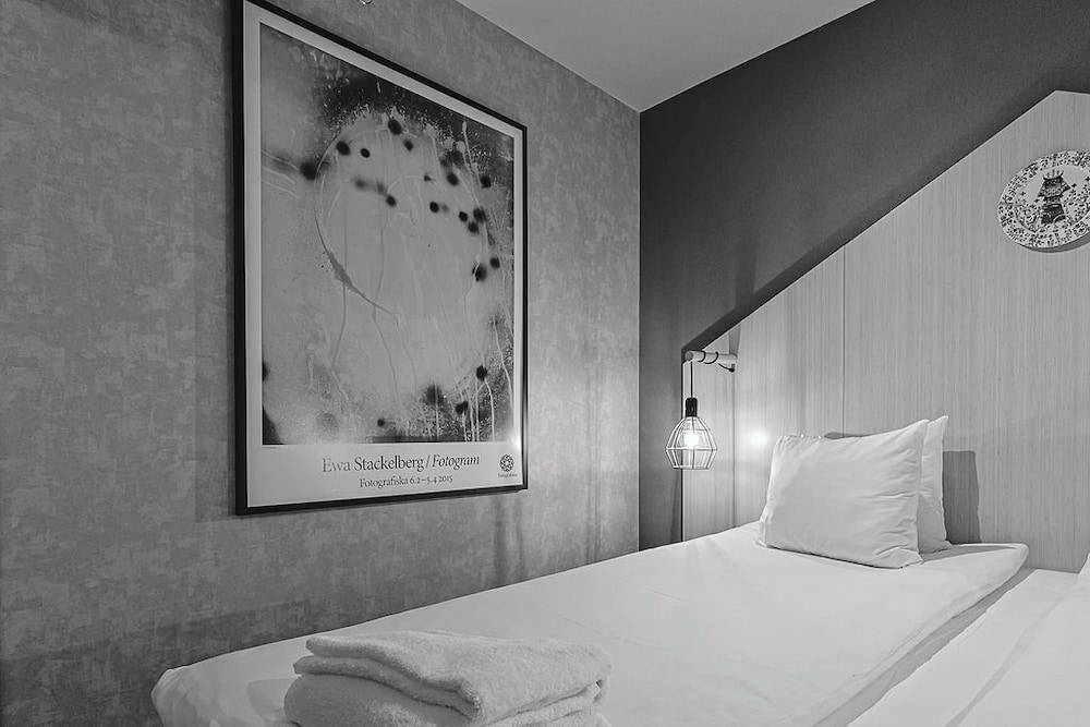 Hotel With Urban Deli 1