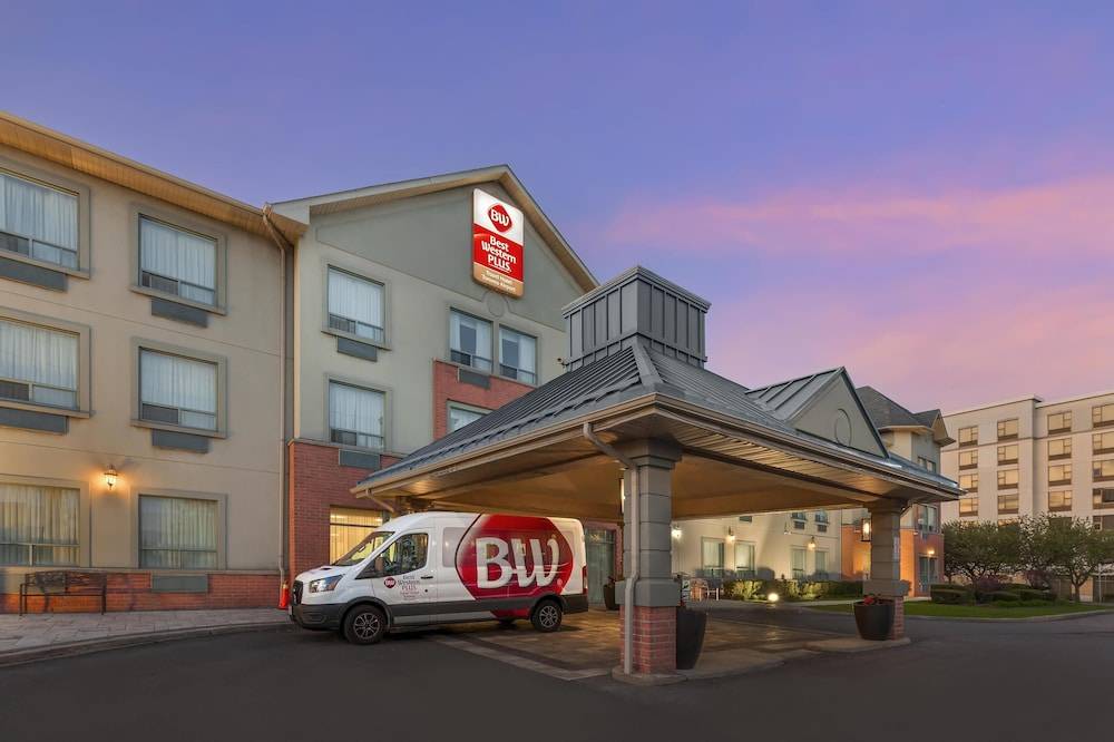 Best Western Plus Travel Hotel Toronto Airport 1