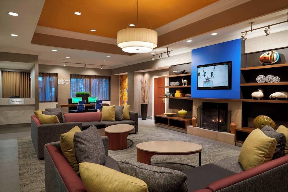 Courtyard by Marriott Toronto Downtown 2