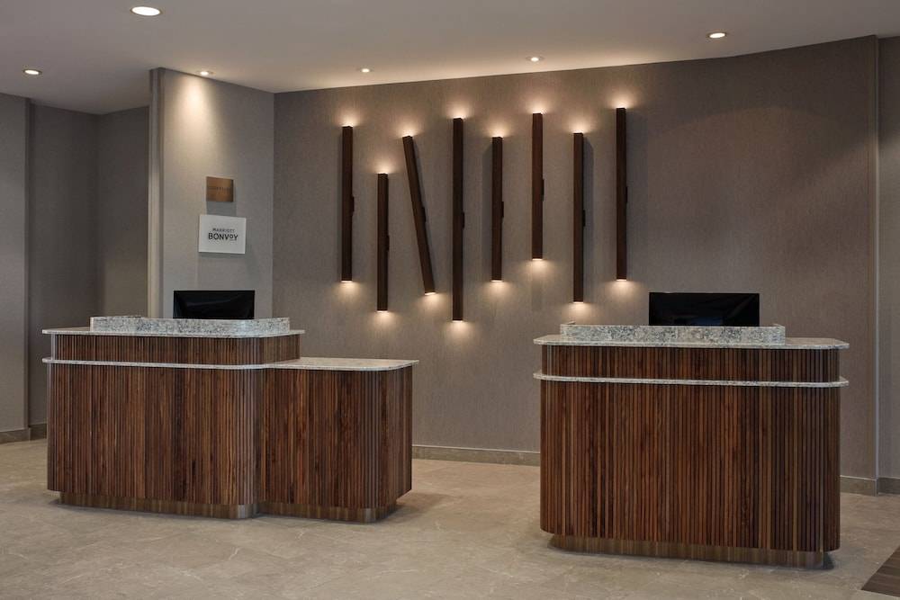 Courtyard by Marriott Mississauga-Airport Corporate Centre West 2