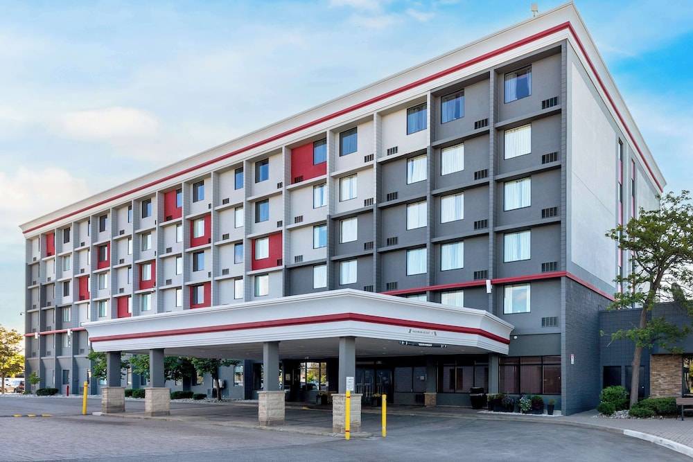 Best Western Plus Toronto Airport Hotel 1