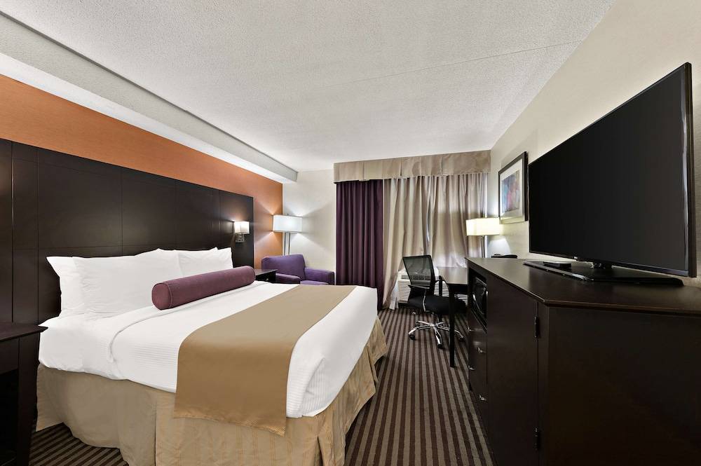 Best Western Plus Toronto North York Hotel & Suites 1