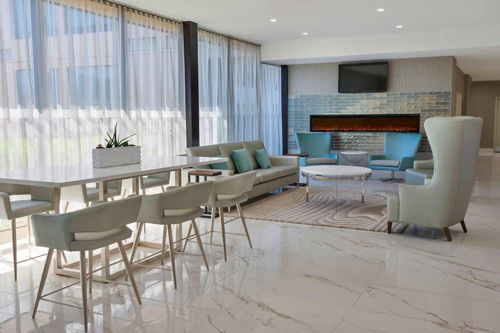 Four Points by Sheraton Toronto Airport 2