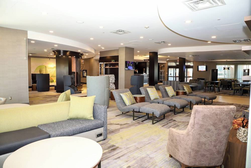 Courtyard by Marriott Toronto Brampton 2
